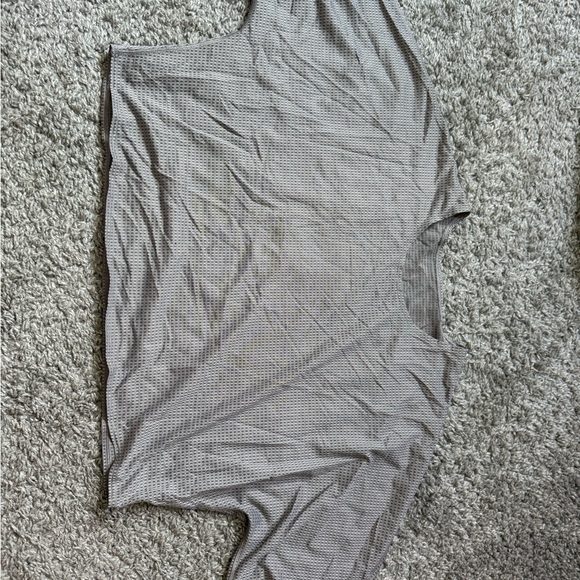 lululemon athletica Perforated Gray Short Sleeve Tee - Picture 1 of 2